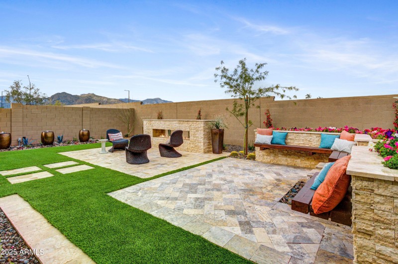 023_Spacious Backyard