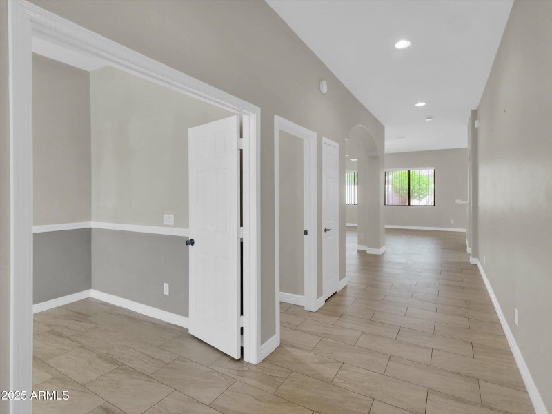 06-8854 W Augusta Avenue-6