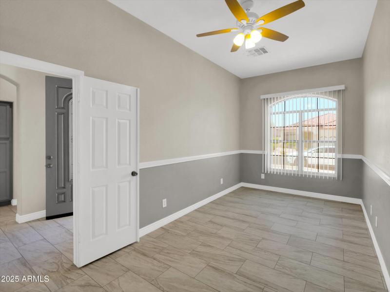 08-8854 W Augusta Avenue-8