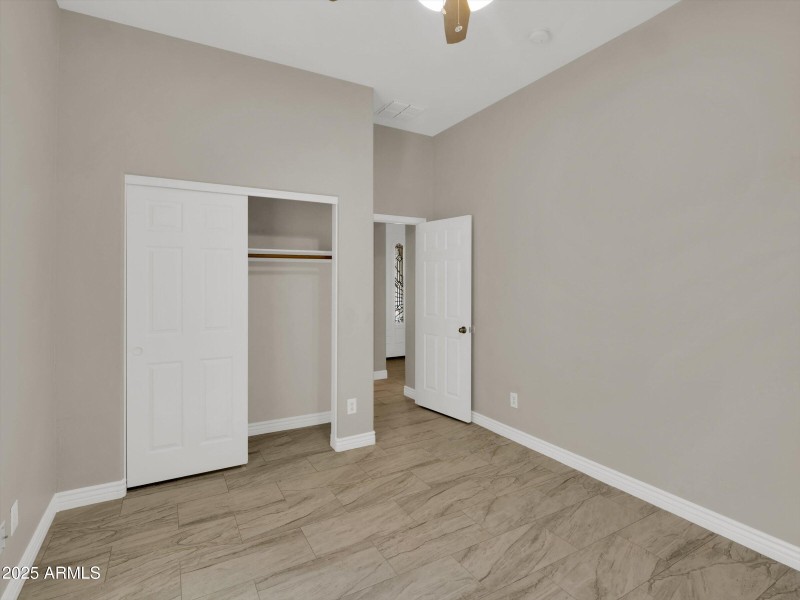 24-8854 W Augusta Avenue-24