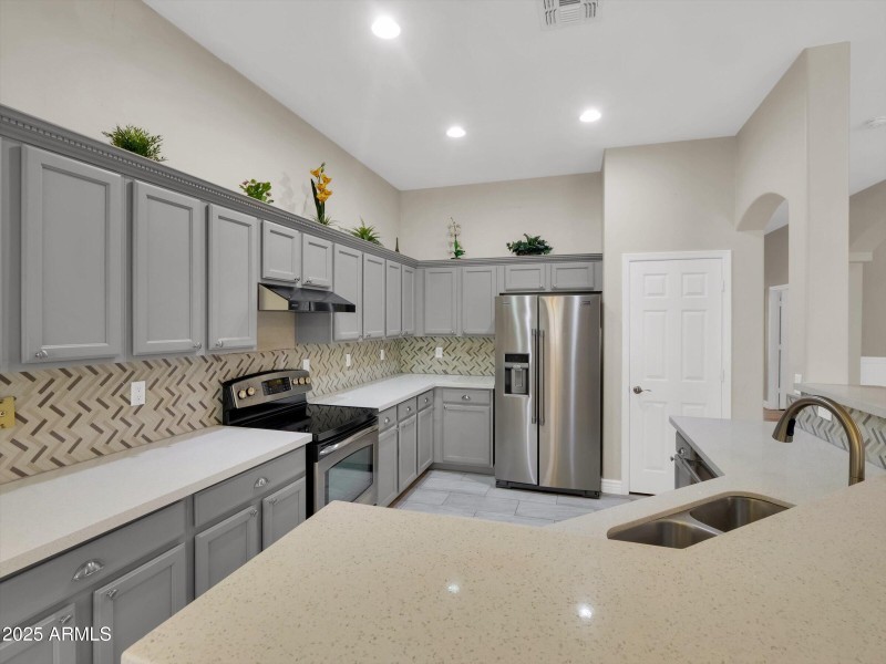 36-8854 W Augusta Avenue-36