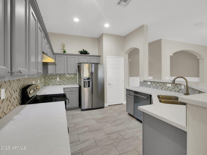 37-8854 W Augusta Avenue-37