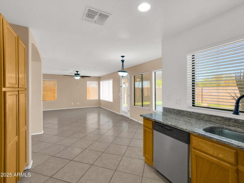 18-13620 N 82nd Lane-18