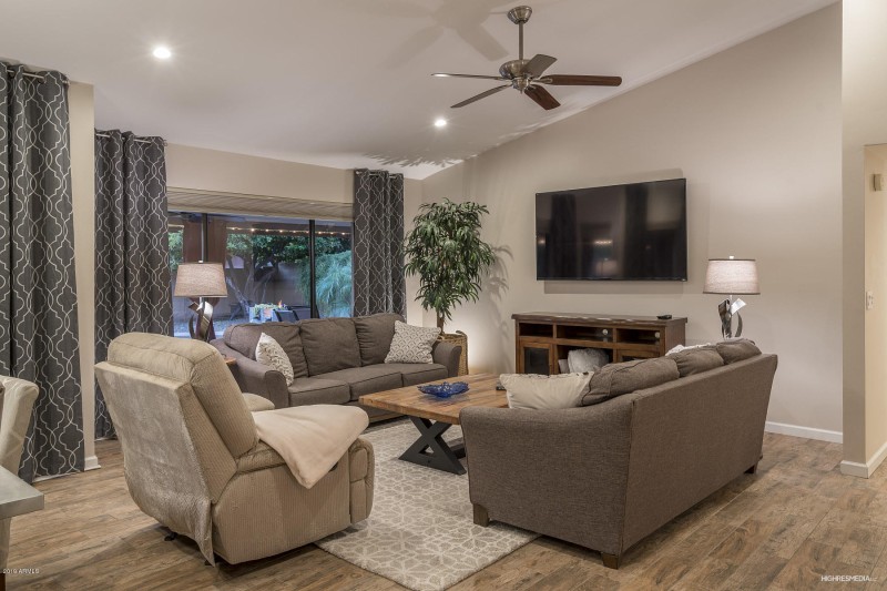 COMFY SEATING THROUGH OUT