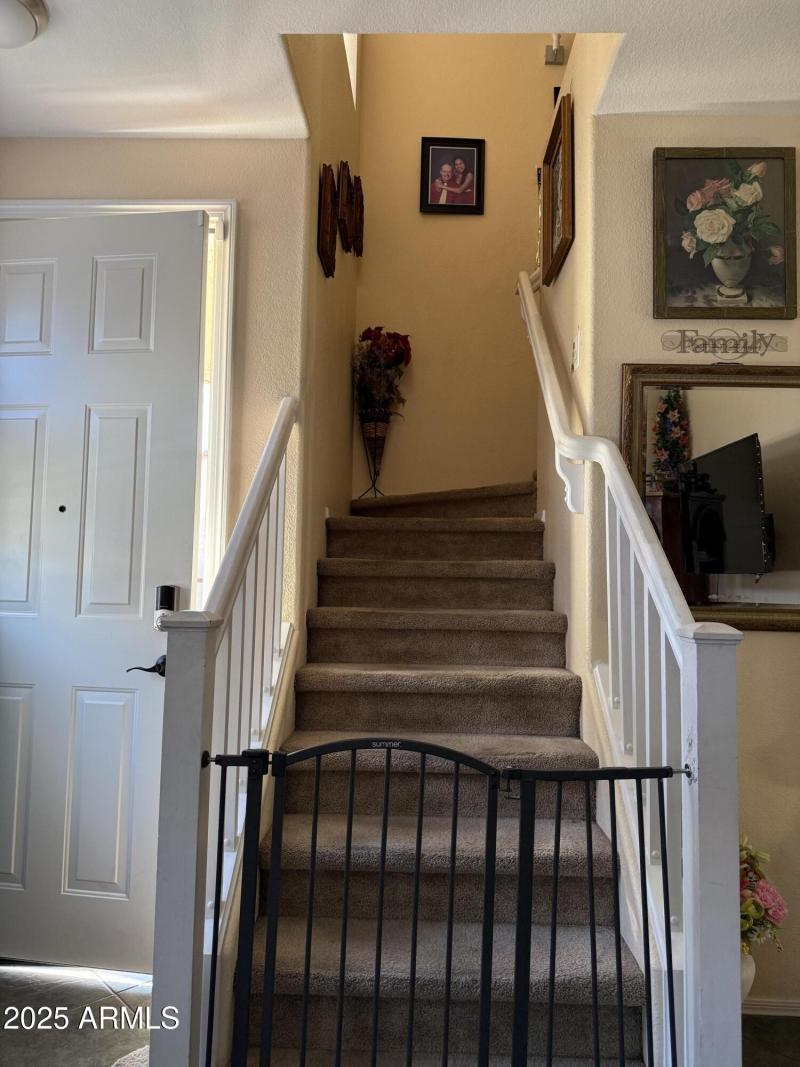 stairs goin to bedrooms