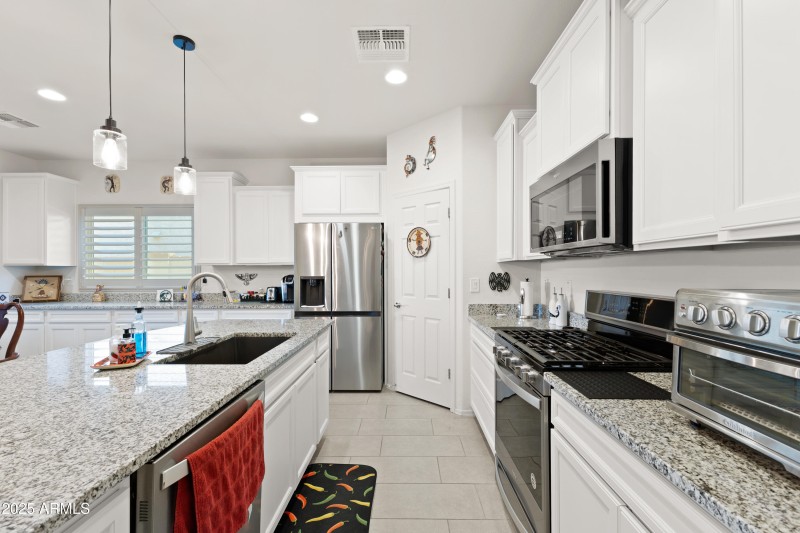 3655 N Astoria Dr-10