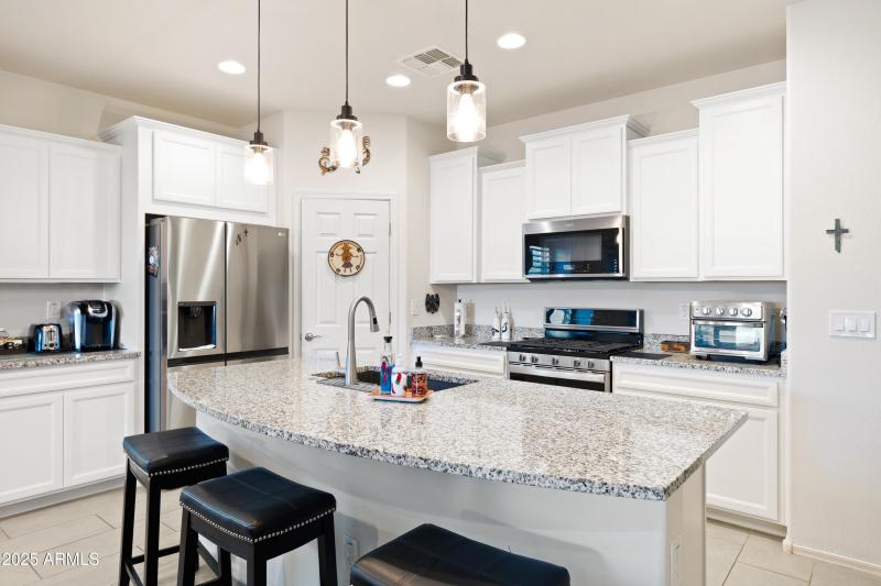 3655 N Astoria Dr-14