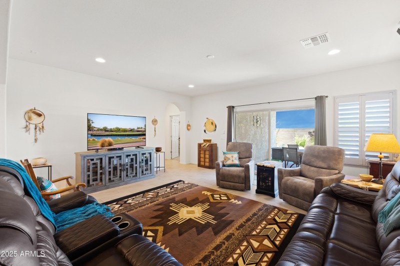 3655 N Astoria Dr-17