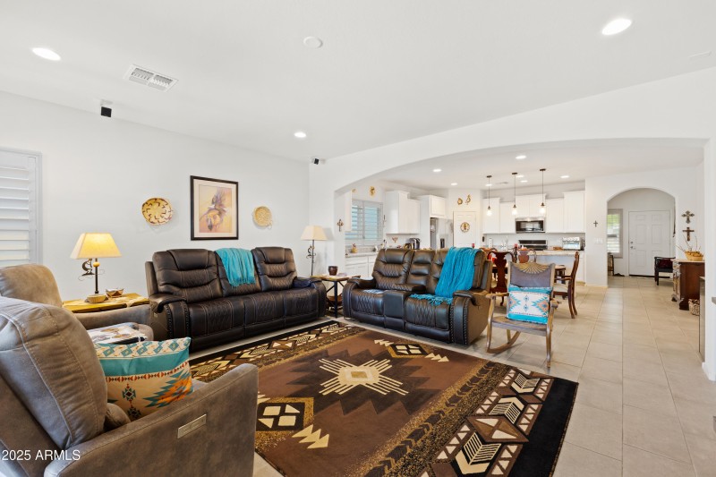 3655 N Astoria Dr-19