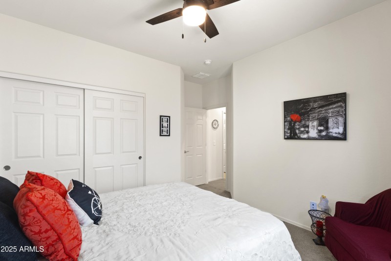 3655 N Astoria Dr-31