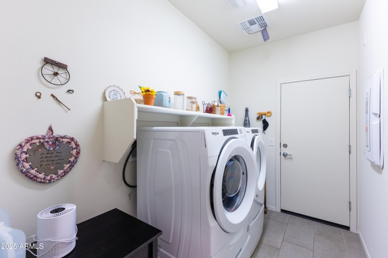 3655 N Astoria Dr-32