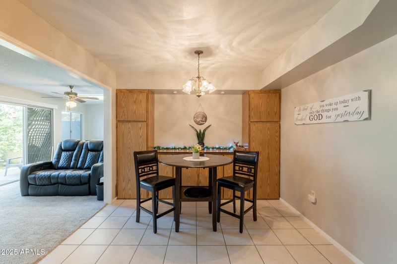 Dining to Lanai_Forrester