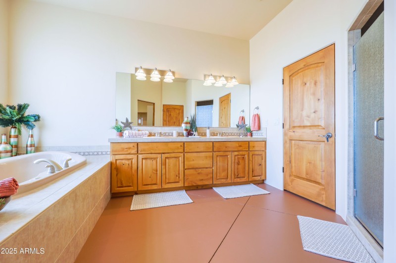 Primary Bathroom w/Jet Tub