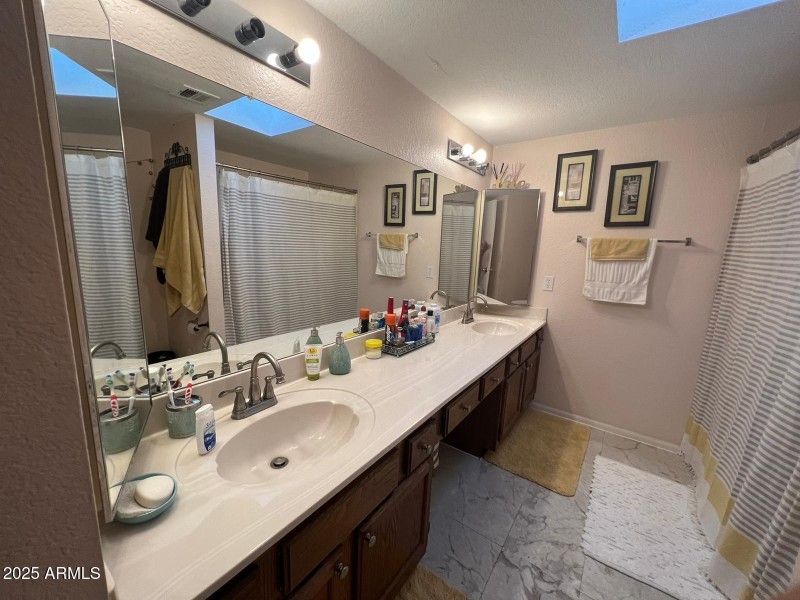 73ae524d-3091-414d-a672-2baa1bb71bc0