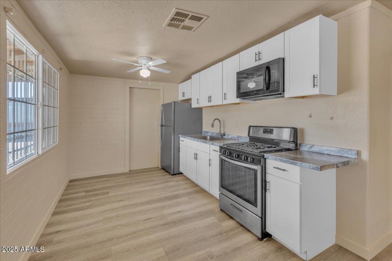 03-6447_W_Piccadilly_Rd3