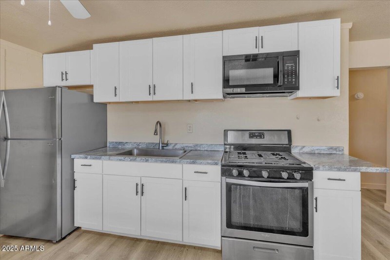 04-6447_W_Piccadilly_Rd4