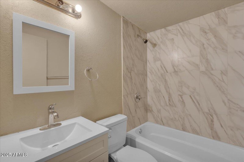 07-6447_W_Piccadilly_Rd7