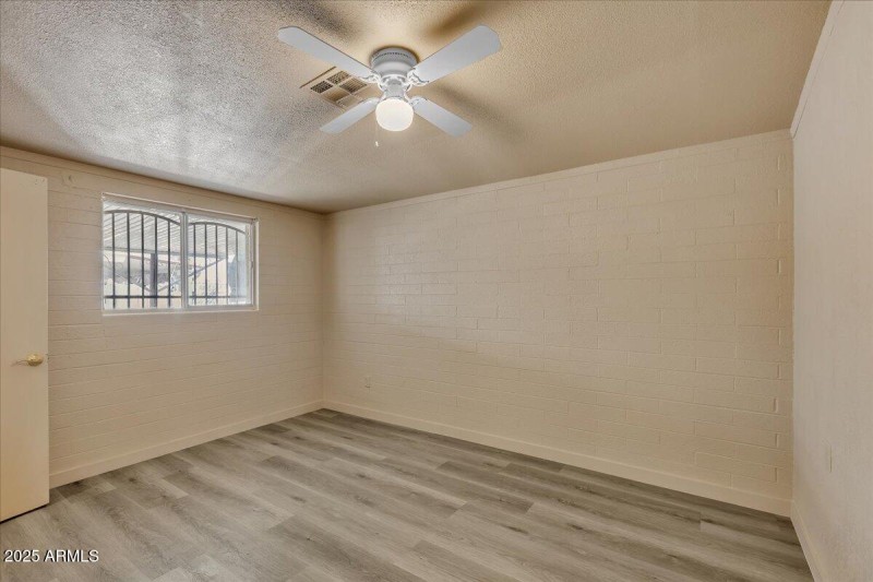 10-6447_W_Piccadilly_Rd10