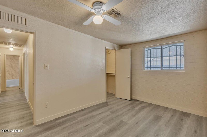 11-6447_W_Piccadilly_Rd11