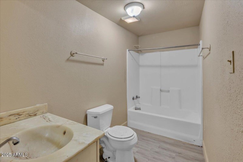 17-6447_W_Piccadilly_Rd17