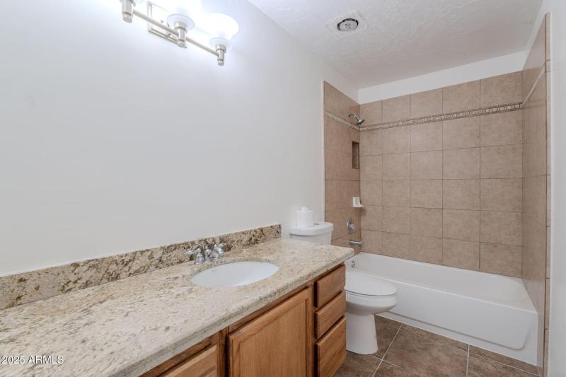 20-web-or-mls-Hobson Plaza-20