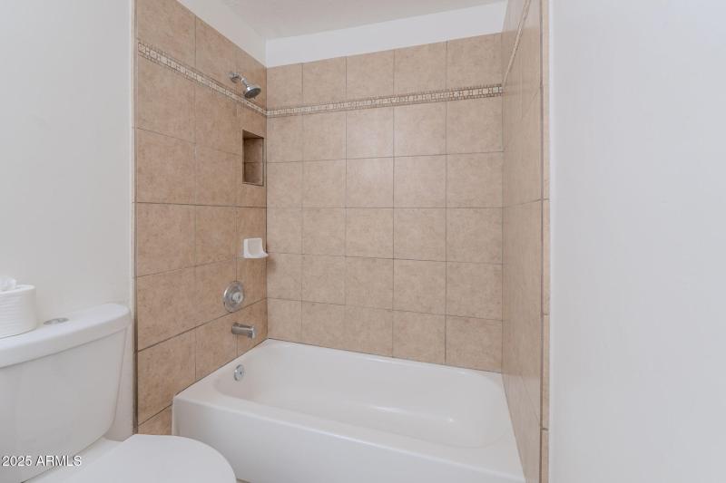 21-web-or-mls-Hobson Plaza-21