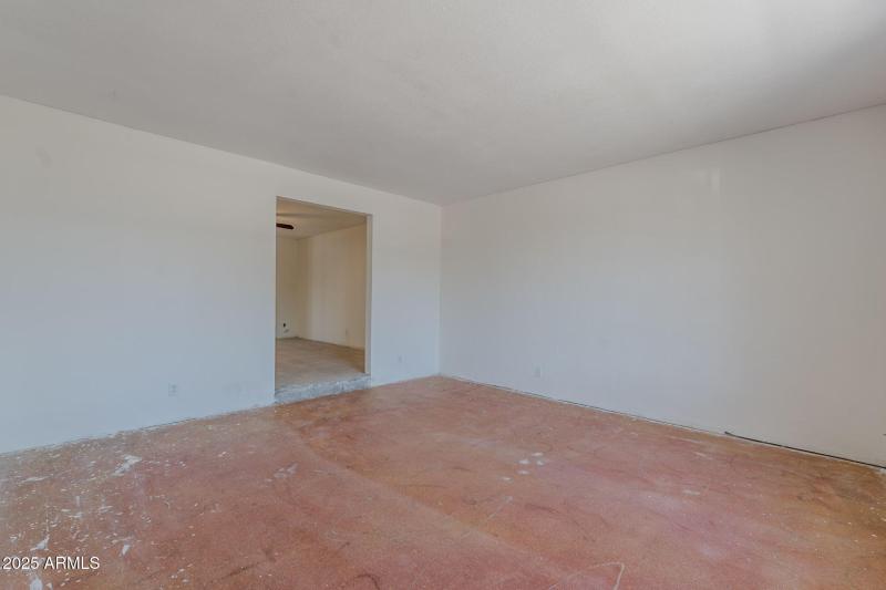 10-web-or-mls-Hobson Plaza-10