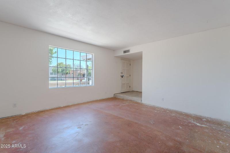 12-web-or-mls-Hobson Plaza-12