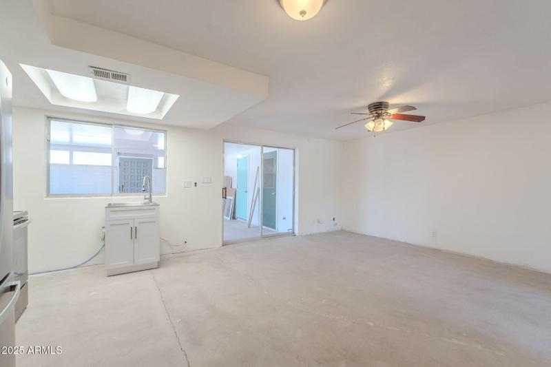 14-web-or-mls-Hobson Plaza-14