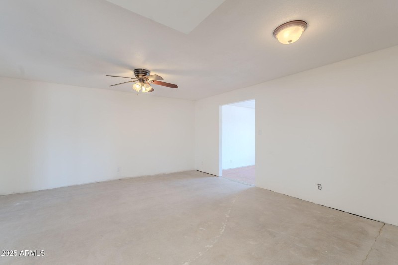 15-web-or-mls-Hobson Plaza-15