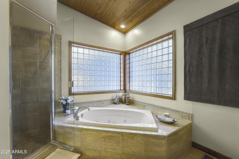 Master Bathroom Tub_Shower