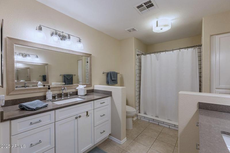 master-bath-vanity-east