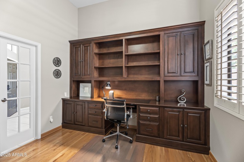 OFFICE_DEN (BUILT IN DESK)