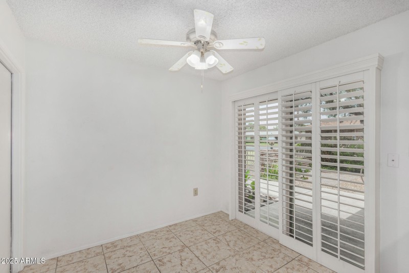 Bright Eat-in Kitchen