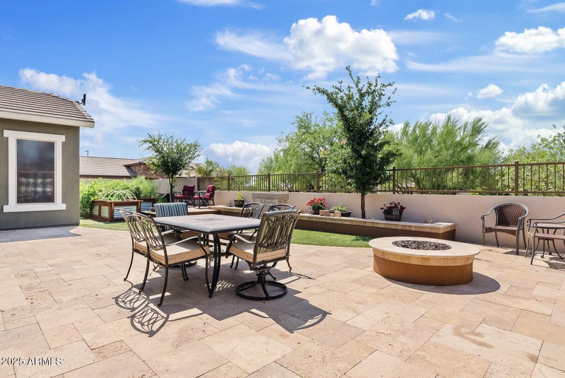 Firepit & Garden Retreat