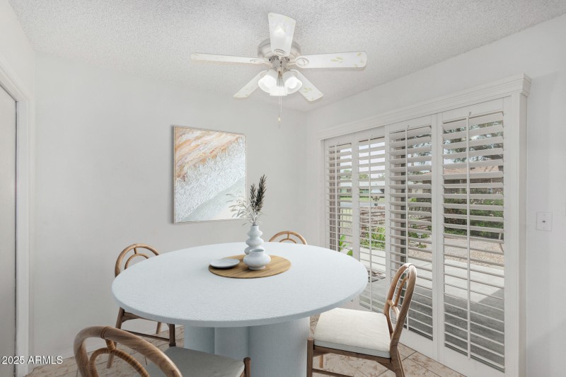 Bright Eat-in Kitchen