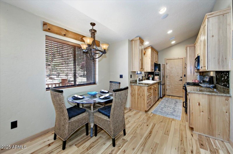 55-Guest House Dining