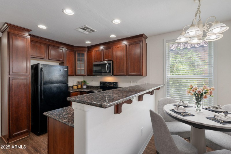 31-web-or-mls-21st-6(Dining Area & Kitch