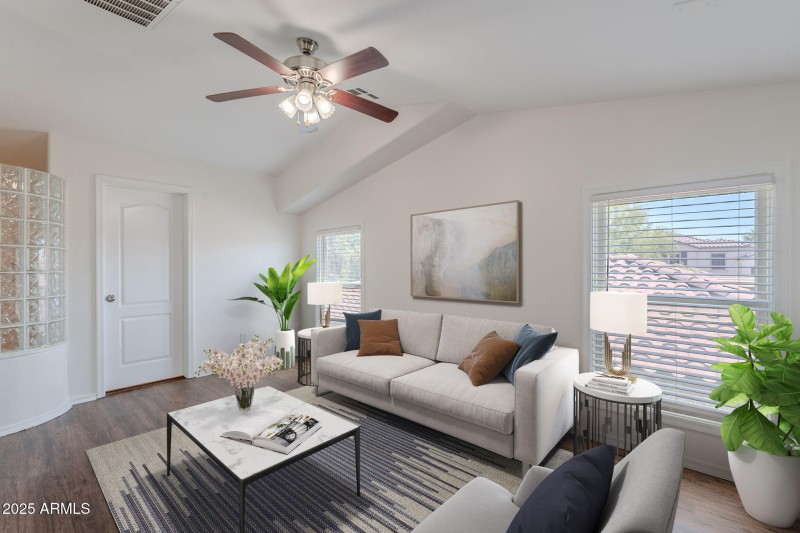 37-web-or-mls-21st-19(Family Area)_VS