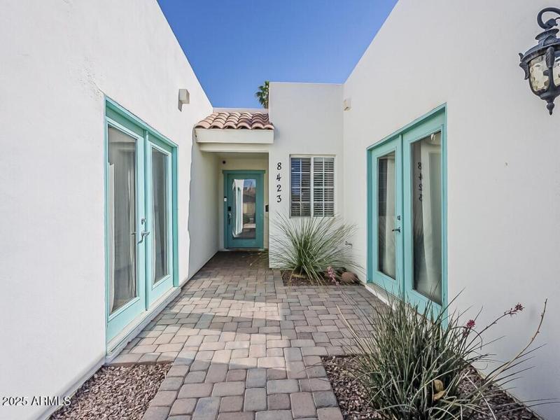 004_Walkway to Entrance