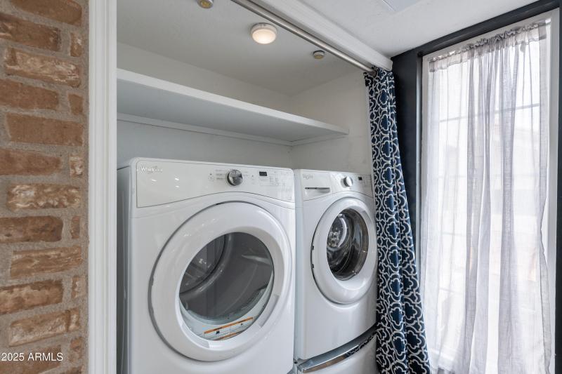 031_Washer Dryer included