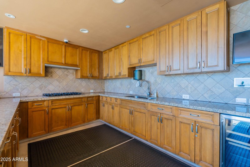 Full Kitchen Amenities