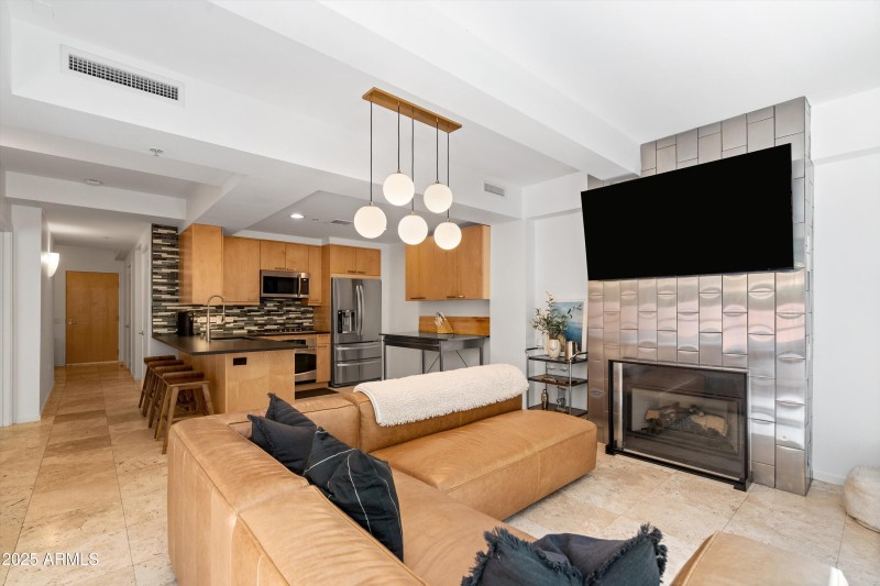 09-Family Room to Kitchen