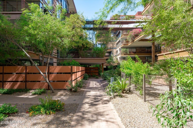 68-Courtyard Walkways