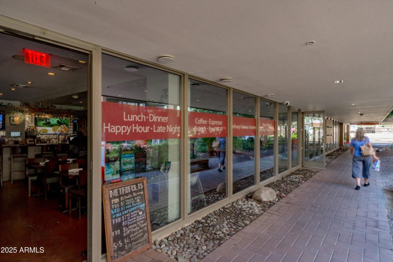 78-Restaurants and Shops