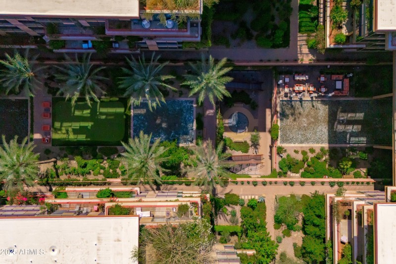 95-Optima Camelview Village Courtyard