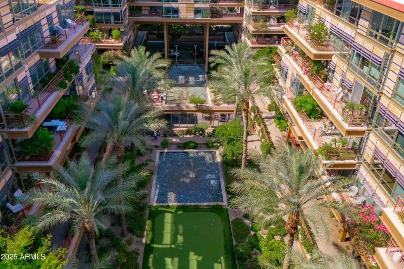 96-Optima Camelview Village Courtyard