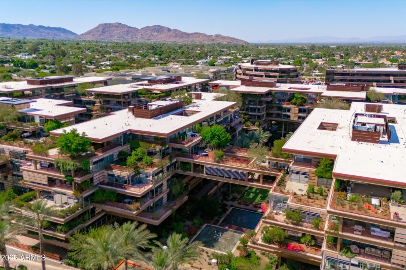 99-Optima Camelview Village Courtyard