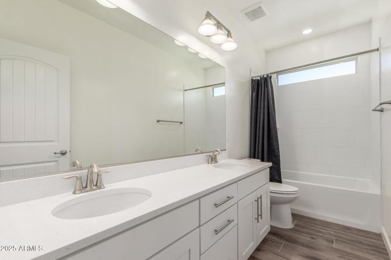 Upstairs Hall Bathrm