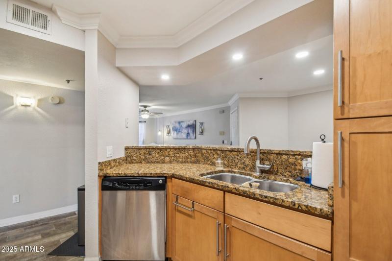 9-web-or-mls-E Campbell Ave 107-1405-009